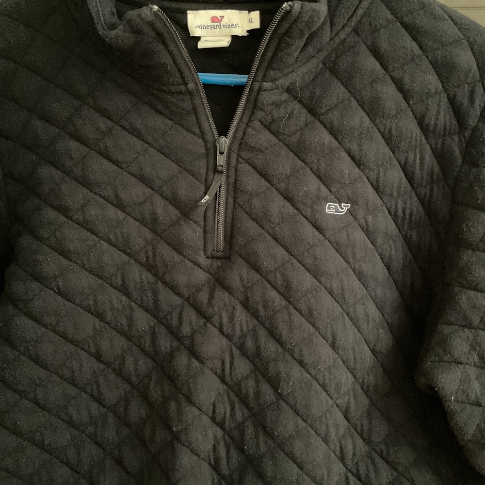 Black vineyard vines pullover